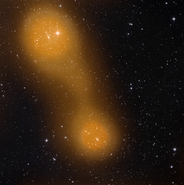 Aglomerados de galáxias (Foto: Sunyaev–Zel’dovich effect: ESA Planck Collaboration/optical image: STScI Digitized Sky Survey)