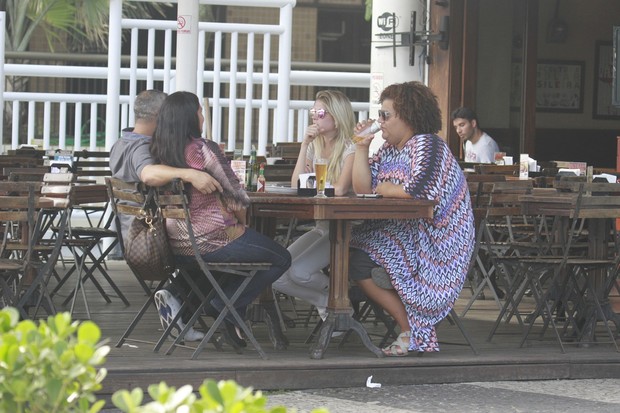 Bárbara Evans almoça com GOminho (Foto: Dilson Silva / AgNews)