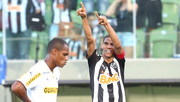 leonardo silva comemora gol do Atlético-mg contra o Botafogo (Foto: Cristiane Mattos / Futura Press)