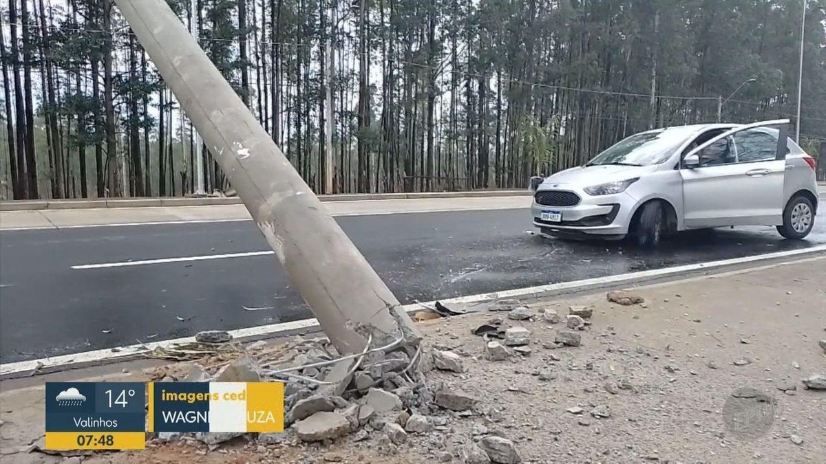 Motorista Atinge Poste Na Avenida John Boyd Dunlop Em Campinas