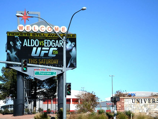 outdoor anuncia evento do UFC 156 Aldo e Edgar (Foto: Adriano Albuquerque)