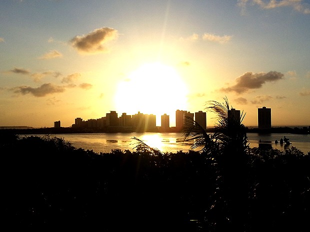 Mirante da Lagoa da Jansen, em São Luís (MA), é ponto de observação do pôr do sol (Foto: Maurício Araya / G1)