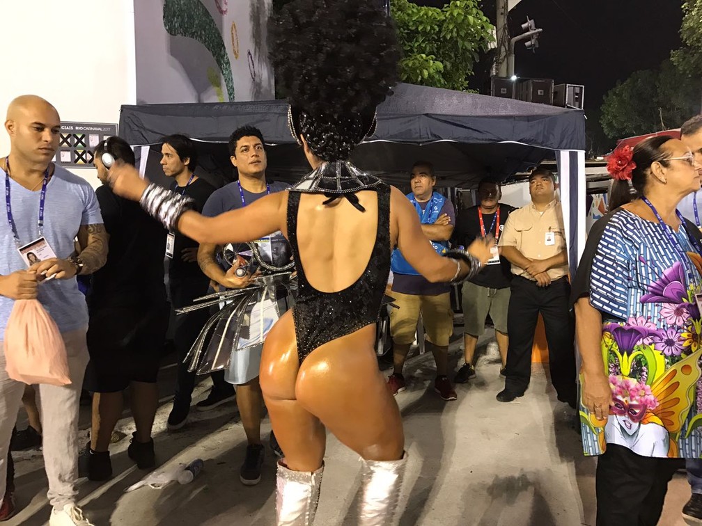 Musa da Vila mostra seu maiô (Foto: Patricia Teixeira/G1)