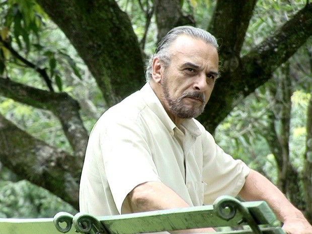 Luiz Baccelli em cena do filme 'E a vida continua...' (2012) (Foto: Divulgação)