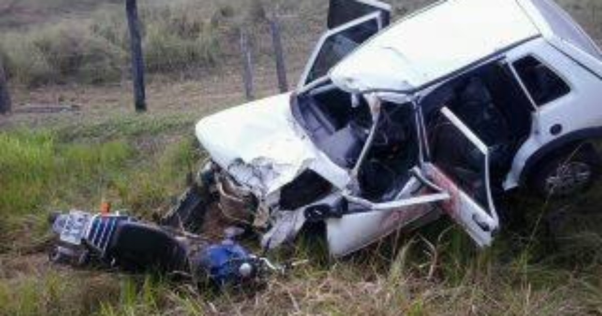 G1 Acidente entre carro e moto deixa 2 mortos na região sudoeste da