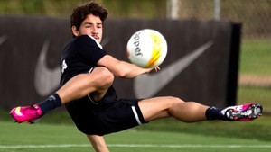 Pato se mostra à vontade no 1º treino com bola pelo Timão e arrisca voleio (Daniel Augusto Jr. / Ag. Corinthians)