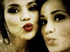 Laryssa Dias e Nanda Costa mandam beijo nos bastidores de gravação