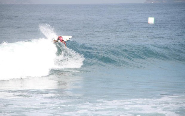 surfe Adriano Mineirinho na estreia do Rio Pro (Foto: Billabong)
