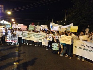 O protesto ocorreu em uma das principais avenidas de Boa Vista (Foto: Marcelo Marques/ G1 RR)