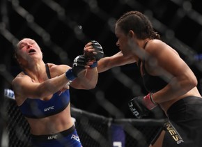 Amanda Nunes x Ronda Rousey - UFC 207 (Foto: Getty Images) Amanda Nunes x Ronda Rousey - UFC 207 (Foto: Getty Images)