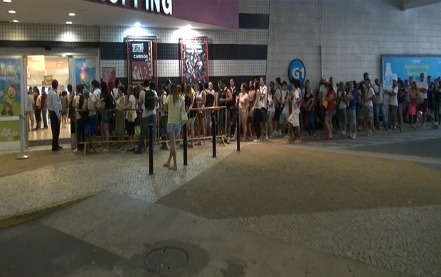 fila de torcedora do Vasco loja Edmundo shopping (Foto: Leandro Resende / Site Oficial do Vasco da Gama)