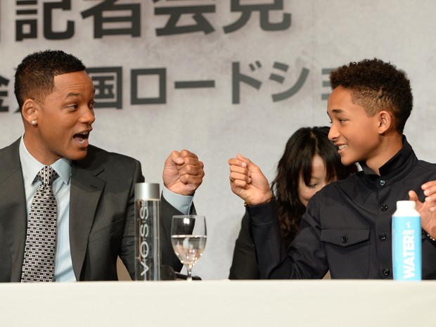 Will Smith e o filho Jaden Smith em lançamento de filme em Tóquio, no Japão (Foto: Yoshikazu Tsuno/ AFP)