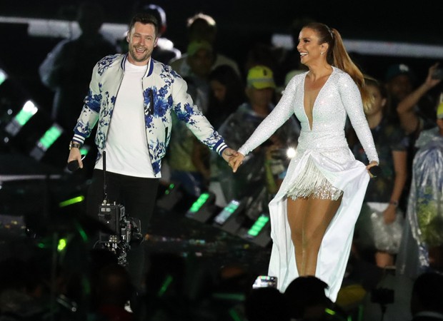 Ivete faz dueto com o cantor inglês Calum Scott (Foto: Glaucon Fernandes/AgNews)