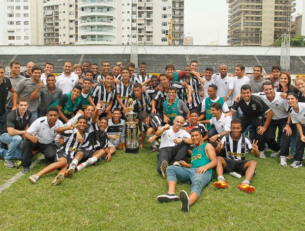 Botafogo Juvenil Torneio Guilherme Embry (Foto: Wagner Meier / AGIF)