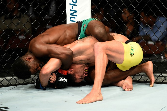 Aljamain Sterling x Renan Barão UFC 214 (Foto: Getty Images)