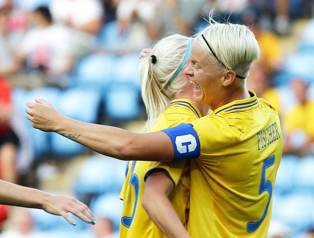 Nilla Fischer comemorando gol, Suécia x Africa do Sul (Foto: Agência AP)