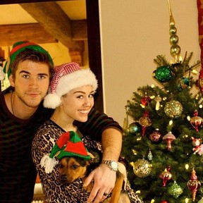 Miley Cyrus com o namorado, Liam Hemsworth (Foto: Instagram)