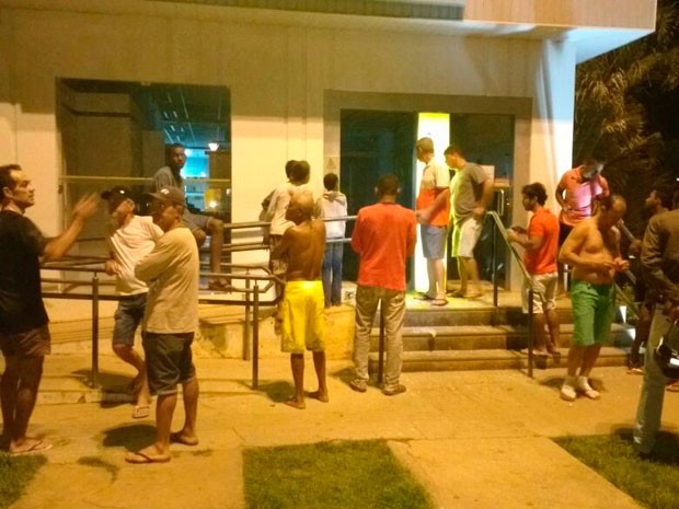 Criminosos explodiram cofre de banco no município de Santana, na Bahia (Foto: Blog Sigi Vilares)