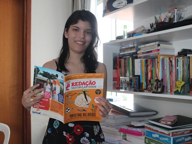 Estudante diz que leitura é fundamental para uma boa redação (Foto: Gilcilene Araújo/G1)