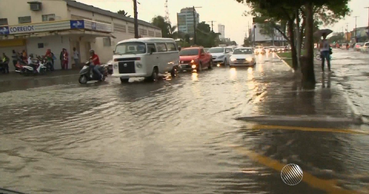 G1 Com Chuvas Fortes Ruas De Feira De Santana Ficam Alagadas Notícias Em Bahia 