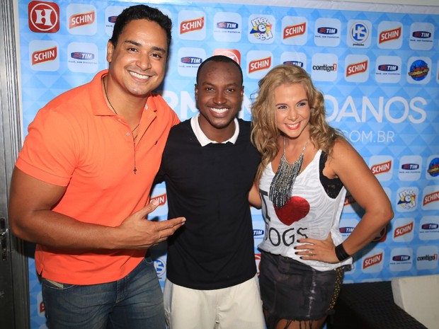 Xanddy, Thiaguinho e Carla Perez em show em Salvador, na Bahia (Foto: Fred Pontes/ Divulgação)