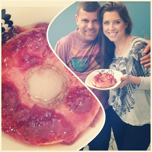 Andressa mostra pudim que ganhou do tio (Foto: Reprodução_Instagram)