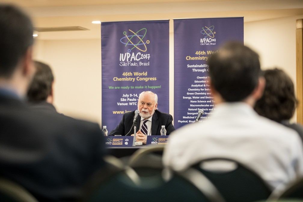 Sir J. Fraser Stoddart em coletiva na Iupac 2017, sediana em São Paulo (Foto: Fábio Tito/G1)