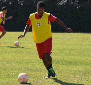 Michel Bastos em treino do São Paulo (Foto: Site oficial/www.saopaulofc.net)