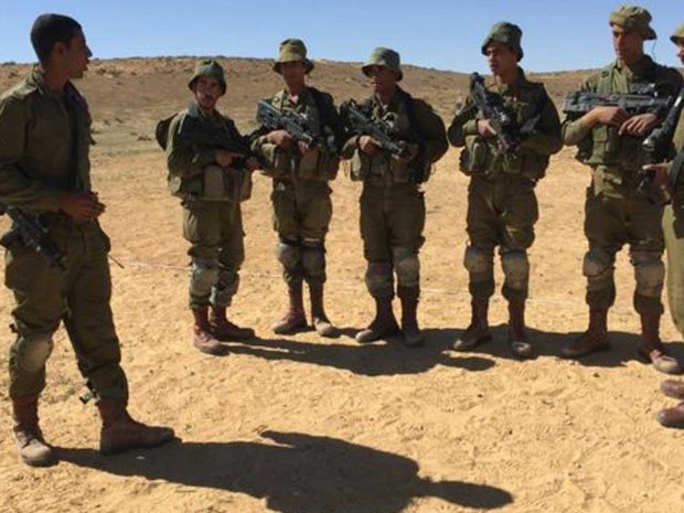 Para coronel da unidade, recrutar árabes é essencial para integração das comunidades (Foto: BBC) Para coronel da unidade, recrutar árabes é essencial para integração das comunidades (Foto: BBC)