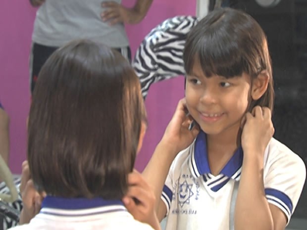 Maria Vitória pretende deixar crescer para doar novamente (Foto: Reprodução/TV Tapajós) Maria Vitória pretende deixar crescer para doar novamente (Foto: Reprodução/TV Tapajós)