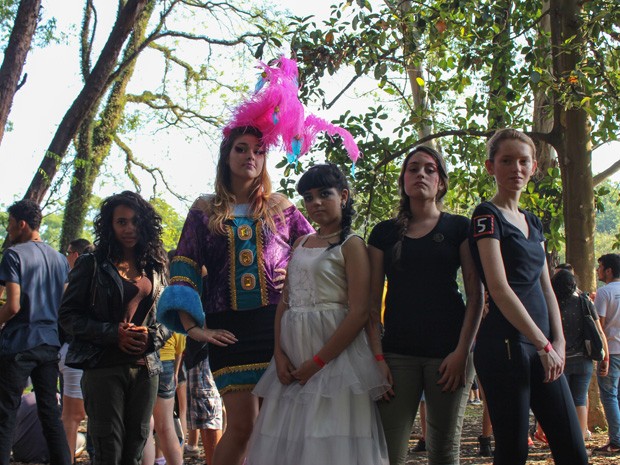 Fãs da saga 'Jogos vorazes' participaram de um encontro no Parque do Ibirapuera, na tarde deste domingo (10) (Foto: Divulgação) Fãs da saga 'Jogos vorazes' participaram de um encontro no Parque do Ibirapuera, na tarde deste domingo (10) (Foto: Divulgação)