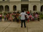 Crianças refugiadas cantam músicas brasileiras em coral em São Paulo