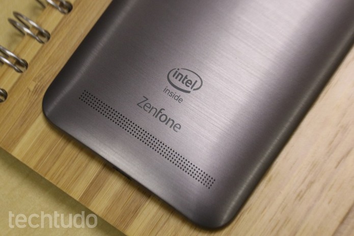 Zenfone 2 vem com processador Intel (Foto: Lucas Mendes/TechTudo)