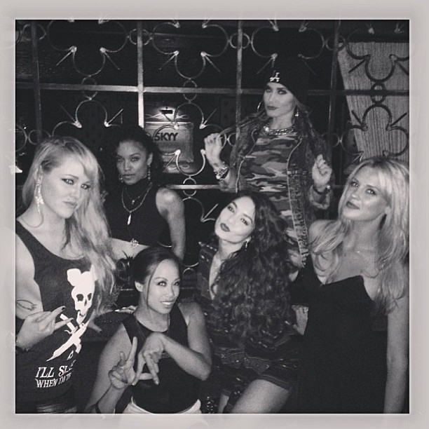 Vanessa Hudgens com amigas em festa em Los Angeles, nos Estados Unidos (Foto: Instagram/ Reprodução)
