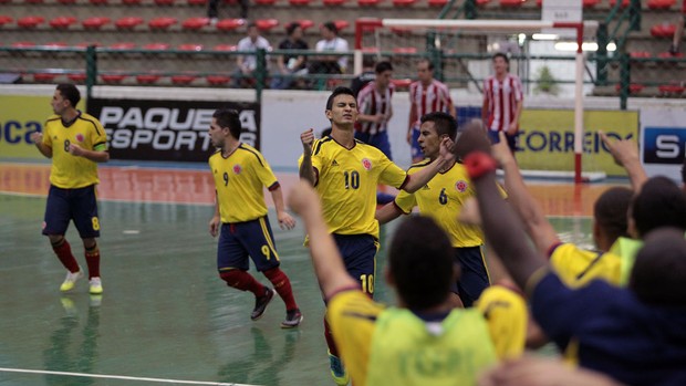 Angellot comemora um dos gols da vitória da Colômbia (Foto: Zerosa Filho / CBFS)