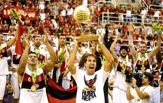 final basquete NBB Flamengo e uberlândia Marcelinho troféu (Foto: André Durão / Globoesporte.com)