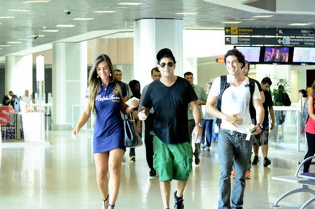 Nicole Bahls e Sérgio Malandro no aeroporto (Foto: Wilian Odafoto / FotoRioNews)