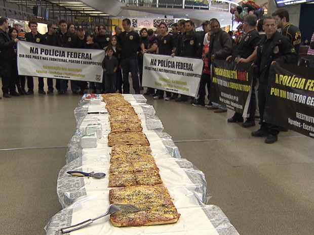 PF serviu pizza no Aeroporto de Confins (Foto: Reprodução/TV Globo)