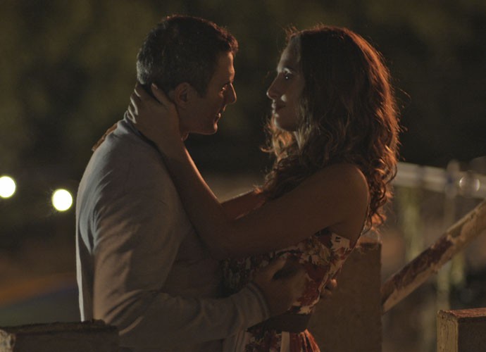 Carlos Alberto deixa Regina em casa e a morena declara que está encantada pelo treinador (Foto: TV Globo) Carlos Alberto deixa Regina em casa e a morena declara que está encantada pelo treinador (Foto: TV Globo)