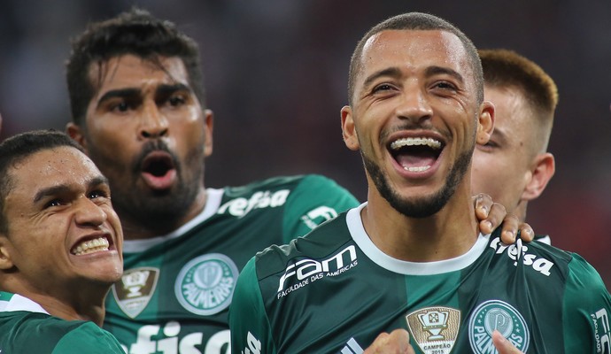 Vitor Hugo gol Palmeiras (Foto: Giuliano Gomes/Agência PR Press) Vitor Hugo gol Palmeiras (Foto: Giuliano Gomes/Agência PR Press)