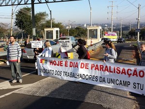 Portaria da Unicamp é fechada por funcionários em greve no campus Campinas  (Foto: Sindicato dos Trabalhadores da Unicamp)