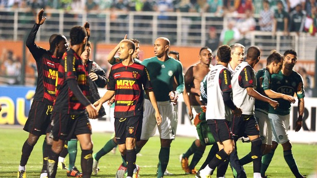 confusão entre jogadores no jogo Palmeiras e Sport (Foto: Marcos Ribolli / Globoesporte.com)