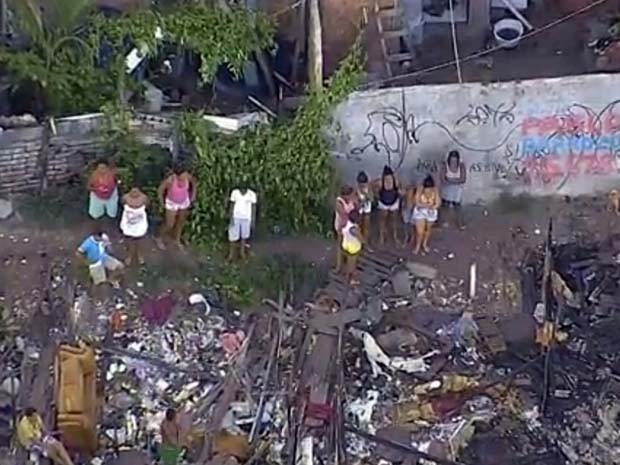 Casas ficaram completamente destruídas (Foto: Reprodução/TV Bahia)