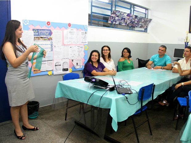 G1 - Professores de jovens e adultos fazem curso de libras, em Manaus ...