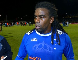 Volante Tinga, do Cruzeiro, contra o Real Garcilaso (Foto: Reprodução / TV Globo Minas)