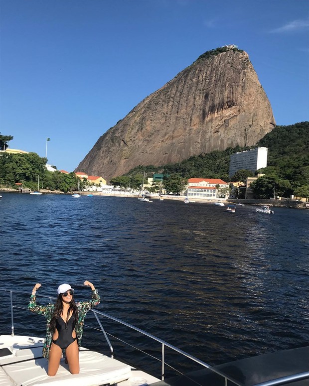 Emilly passeia de maiô (Foto: Reprodução/Instagram) Emilly passeia de maiô (Foto: Reprodução/Instagram)