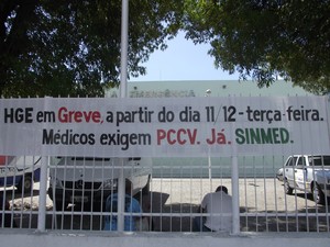 Médicos de Alagoas avisam que estão em greve (Foto: (Foto: Natália Souza/G1))