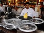 Restaurante em Cingapura usa drone no lugar de garçom