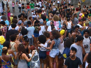 Segundo organizadora, cerca de três mil pessoas participaram da marcha (Foto: Reprodução/TV Bahia) Segundo organizadora, cerca de três mil pessoas participaram da marcha (Foto: Reprodução/TV Bahia)