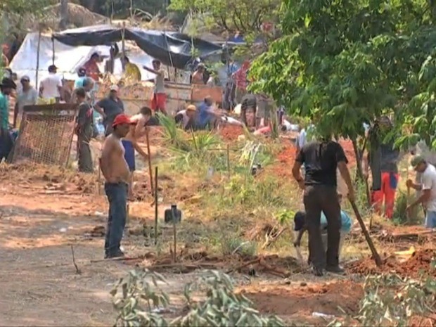 Garimpeiros exploraram partes superior e inferior da serra (Foto: Reprodução / TVCA)